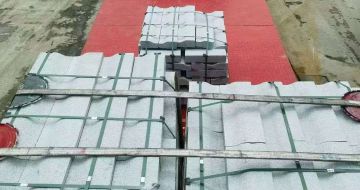 云南 芝麻白仿形加直形路沿石出货日常