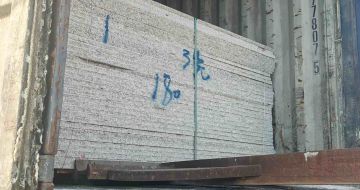 云南 芝麻白花岗岩石材3.0公分光面毛板装柜出货