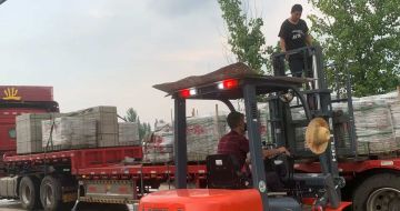 云南 黄金麻冰裂纹，地铺石装车