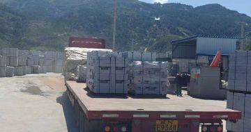 云南 芝麻白仿形路沿石，直形路沿石