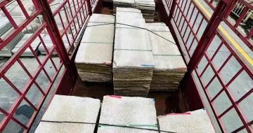 云南 黄金麻花岗岩荔枝面，光面毛板装车完成