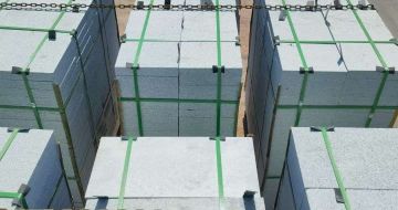 云南 芝麻白花岗岩5公分地铺石 花岗岩厂家工厂装车日常