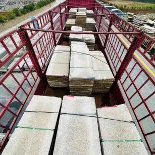 云南 黄金麻花岗岩荔枝面，光面毛板装车完成