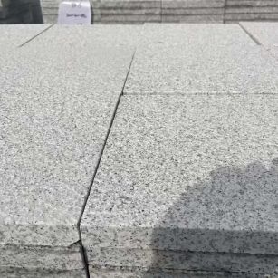 云南 白麻花岗岩石材推荐 荔枝面地铺石