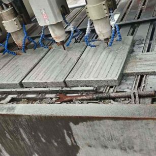 云南 芝麻白花岗岩荔枝面盲道雕刻