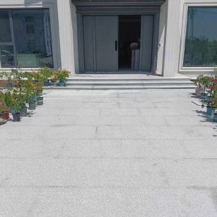 云南 芝麻白花岗岩地铺石地面铺装