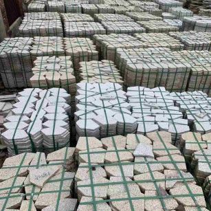 云南 黄金麻白麻花岗岩荔枝面地铺石(冰裂纹)