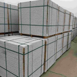 云南 白麻花岗岩石材荔枝面地铺石（300*600*50）