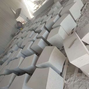 云南 白麻花岗岩异形坐凳