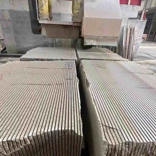 云南 车间生产日常，黄金麻白麻花岗岩