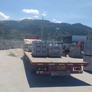 云南 芝麻白仿形路沿石，直形路沿石