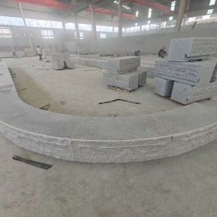 云南 芝麻白异形坐凳，自然面光面弧形加工