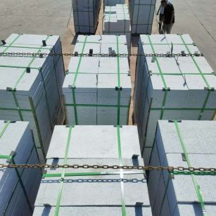 云南 芝麻白花岗岩5公分地铺石 花岗岩厂家工厂装车日常