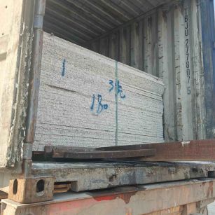 云南 芝麻白花岗岩石材3.0公分光面毛板装柜出货