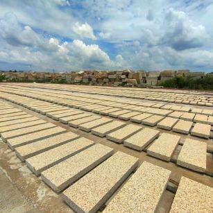 云南 黄金麻荔枝面花岗岩石材地铺石防护中