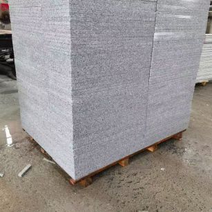 云南 芝麻白火烧面1.8厚300*600地铺石，尺寸标准，厚薄均匀