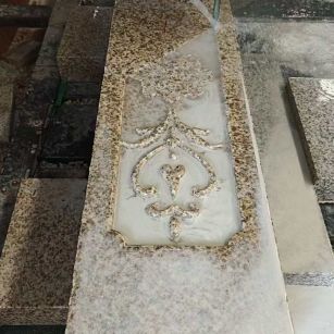 云南 黄金麻花岗岩异形加工雕刻栏杆大柱