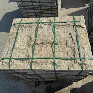 云南 黄金麻花岗岩石材自然面蘑菇石成品