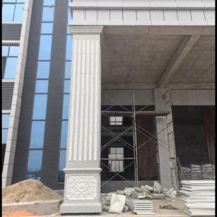 云南 芝麻白光面花岗岩门楼大柱（罗马柱）配雕花底座