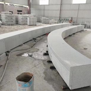 云南芝麻白花岗岩石板材 园林光面弧形坐凳