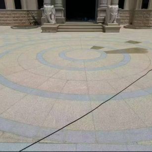 云南 黄金麻芝麻灰花岗岩石材地铺拼接效果