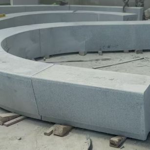 云南 芝麻白花岗岩光面弧形坐凳