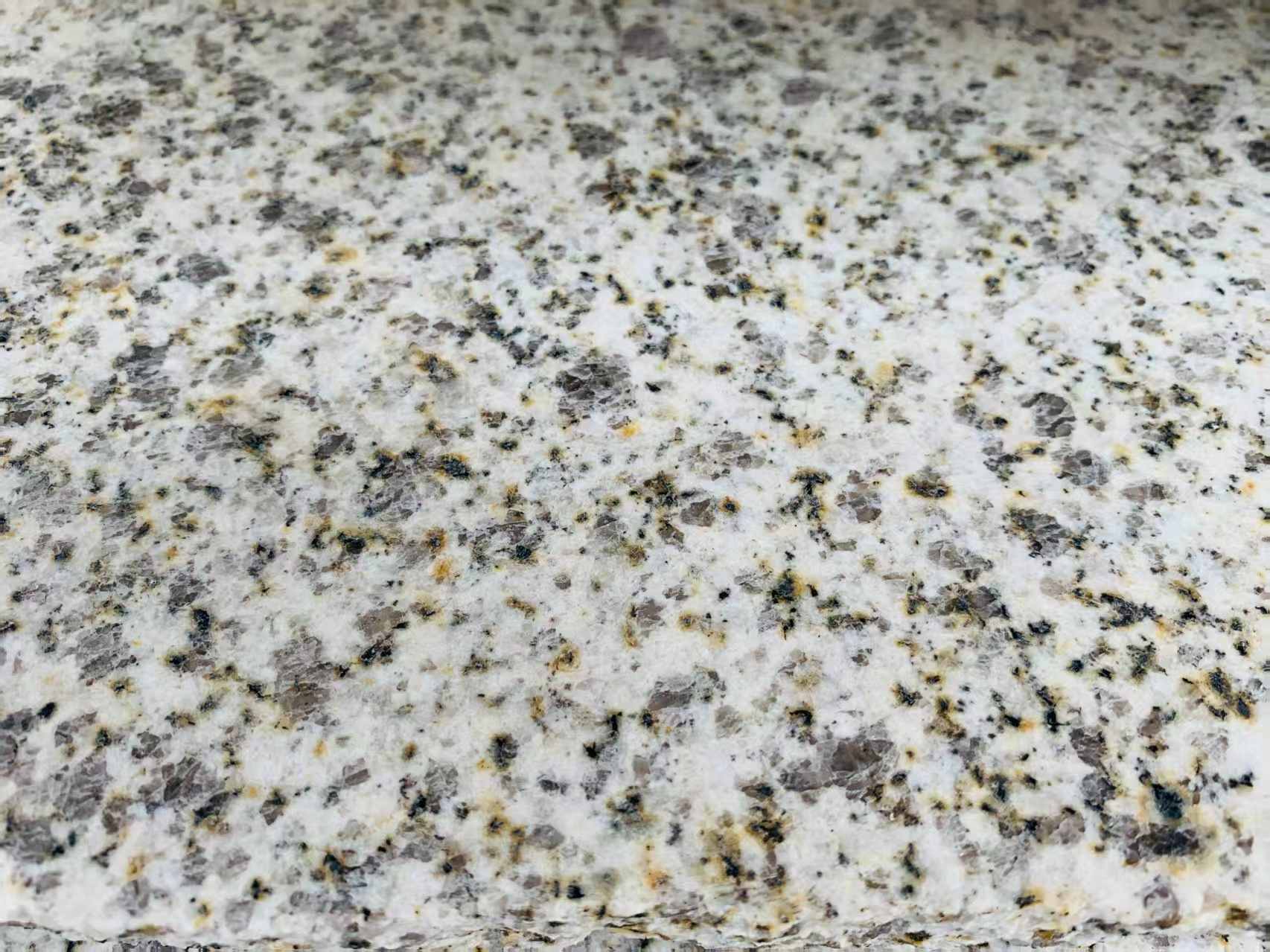 云南 黄金麻花岗岩石材浅黄光面