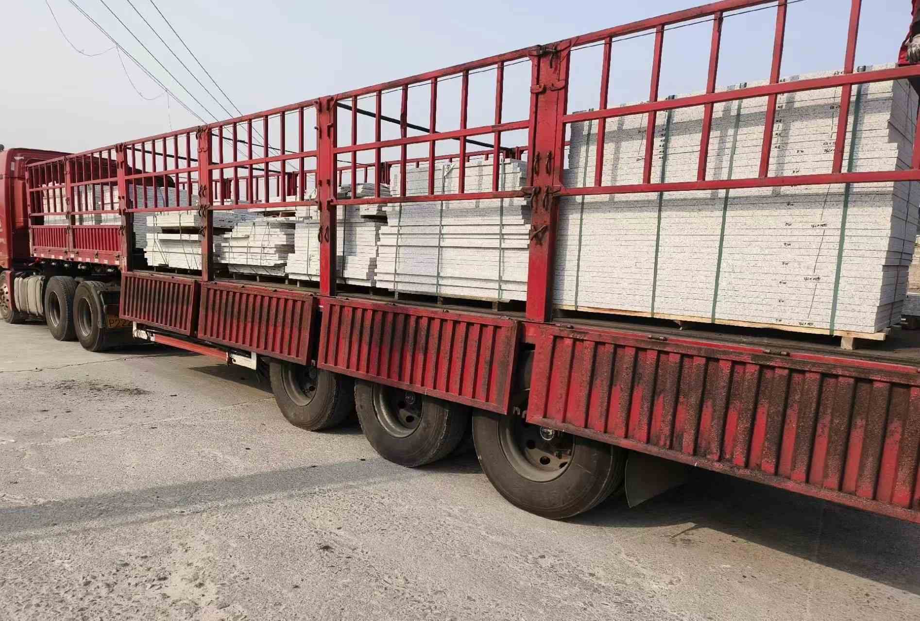 云南 白麻荔枝面外墙干挂，工厂装车日常