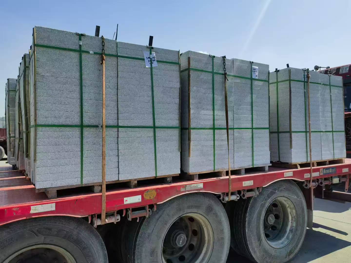 云南芝麻白花岗岩出货日常地铺石