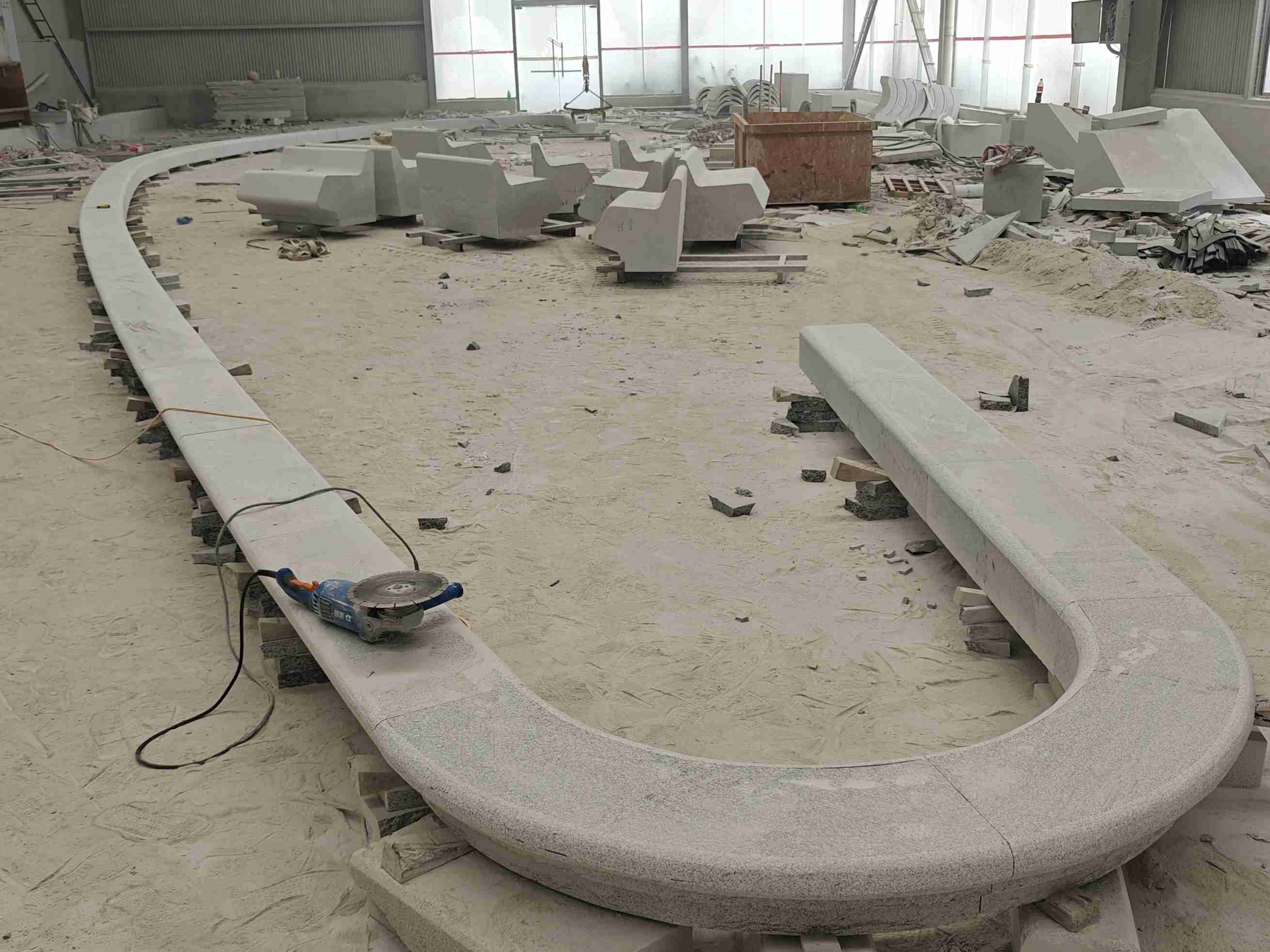 云南 芝麻白花岗岩弧形花坛石，坐凳石