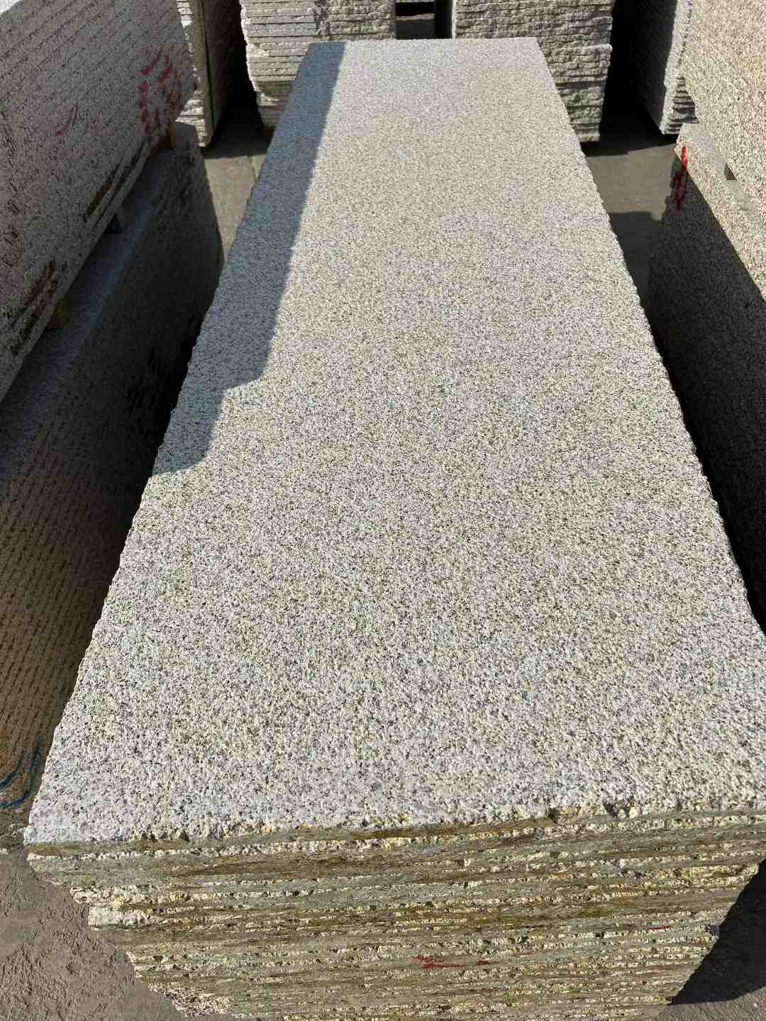 云南 黄金麻花岗岩荔枝面毛板，半成品