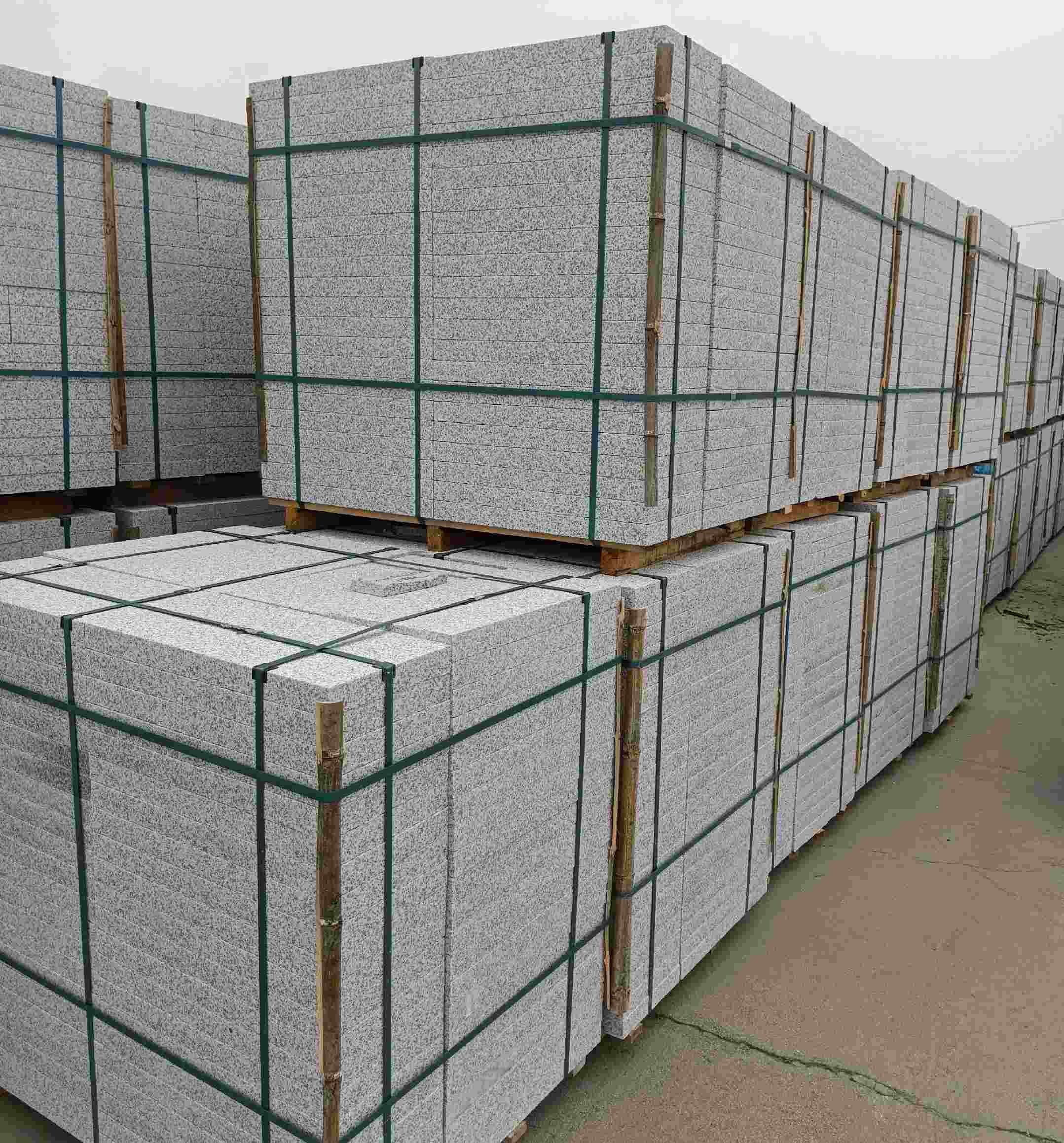 云南 白麻花岗岩石材荔枝面地铺石（300*600*50）