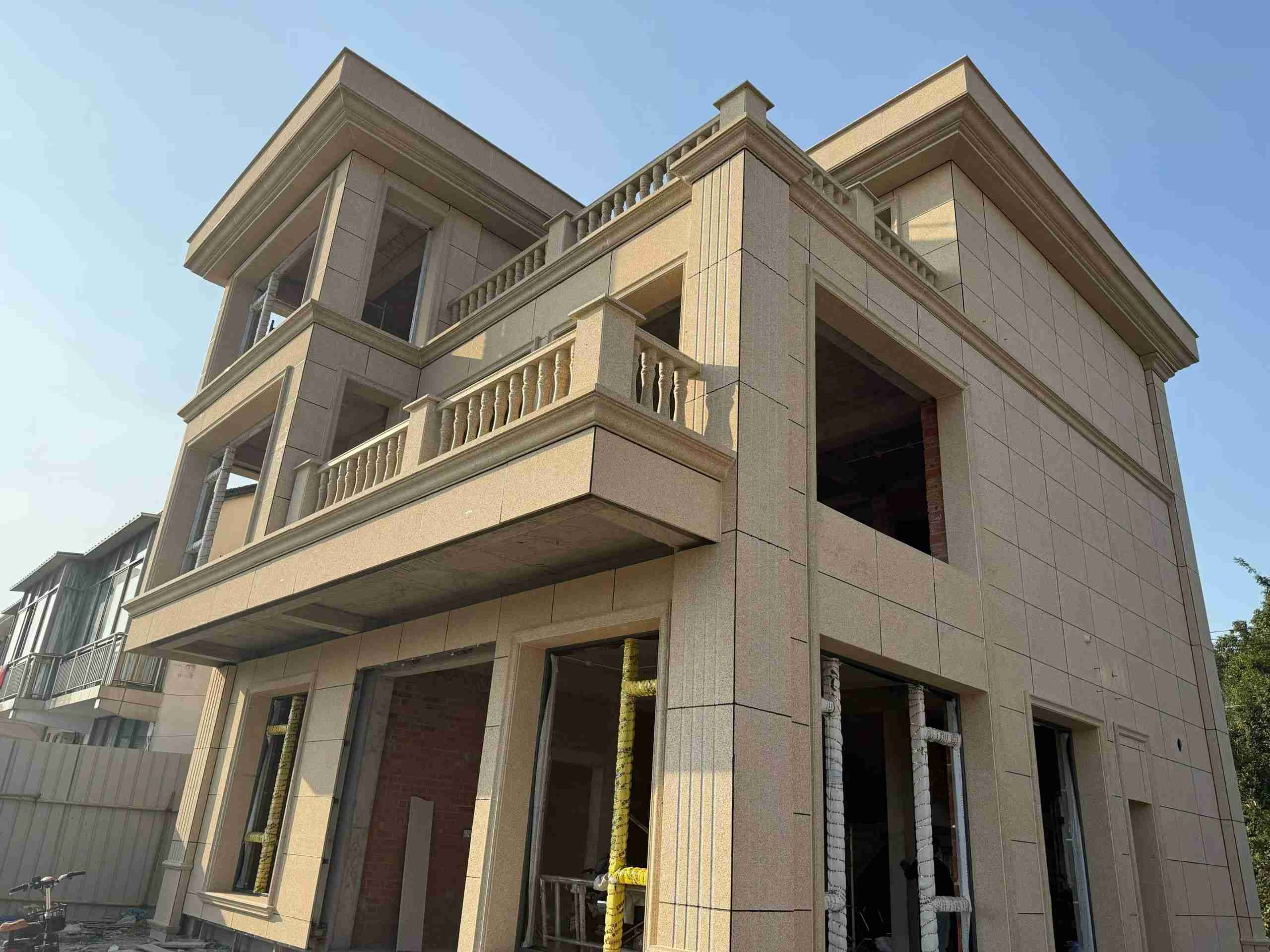 云南 黄金麻花岗岩石材荔枝面外墙干挂效果展示