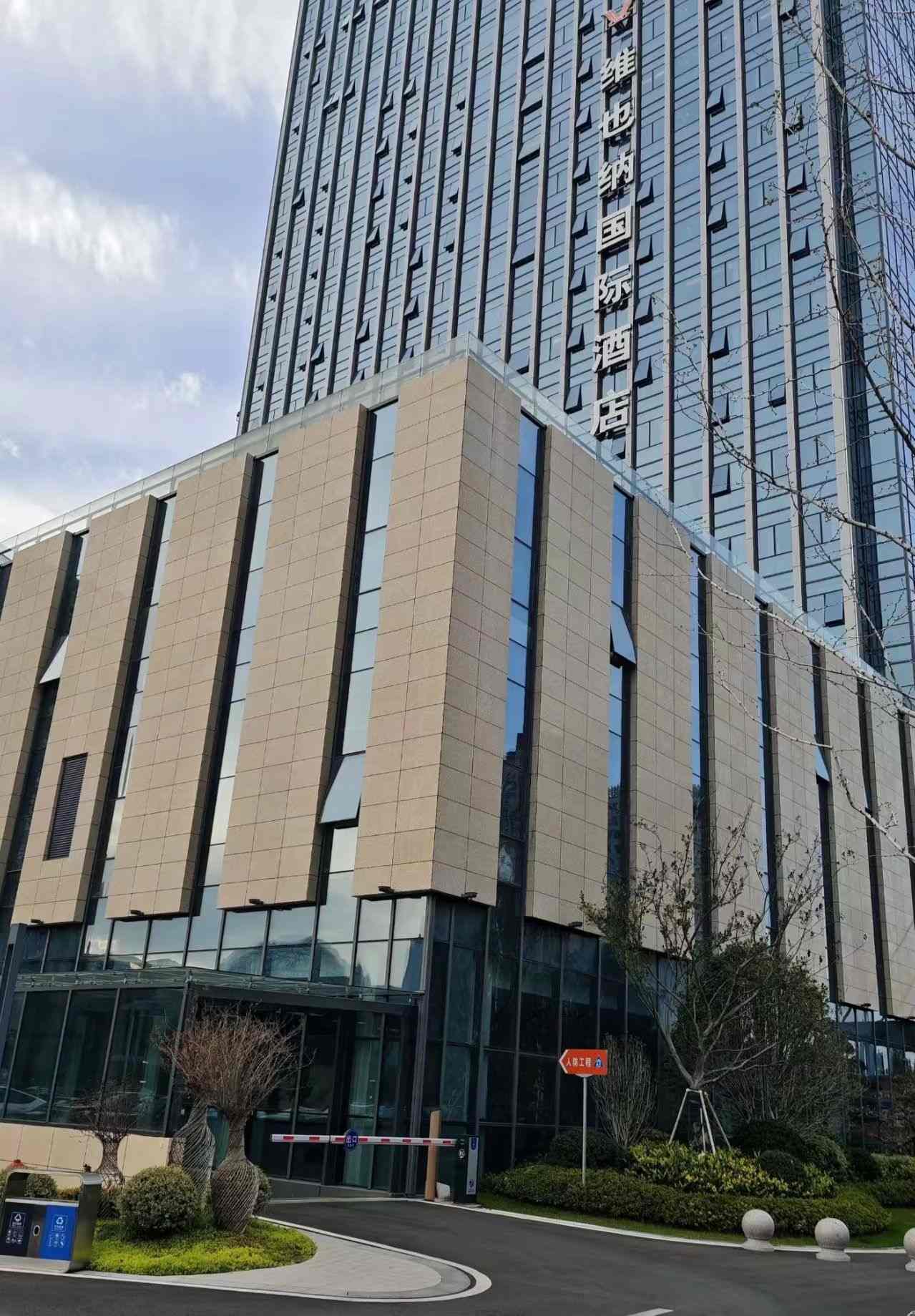 云南 黄金麻花岗岩外墙干挂