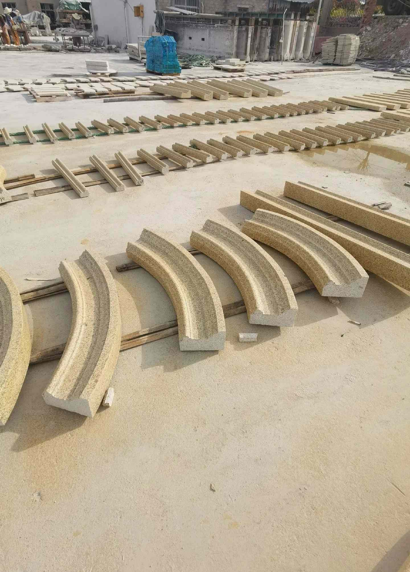 云南 黄金麻花岗岩别墅线条