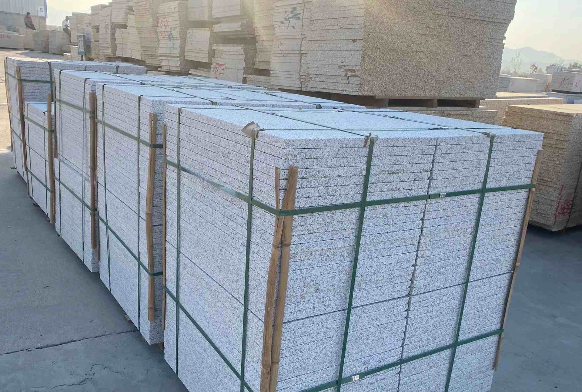 云南 白麻花岗岩荔枝面地铺石