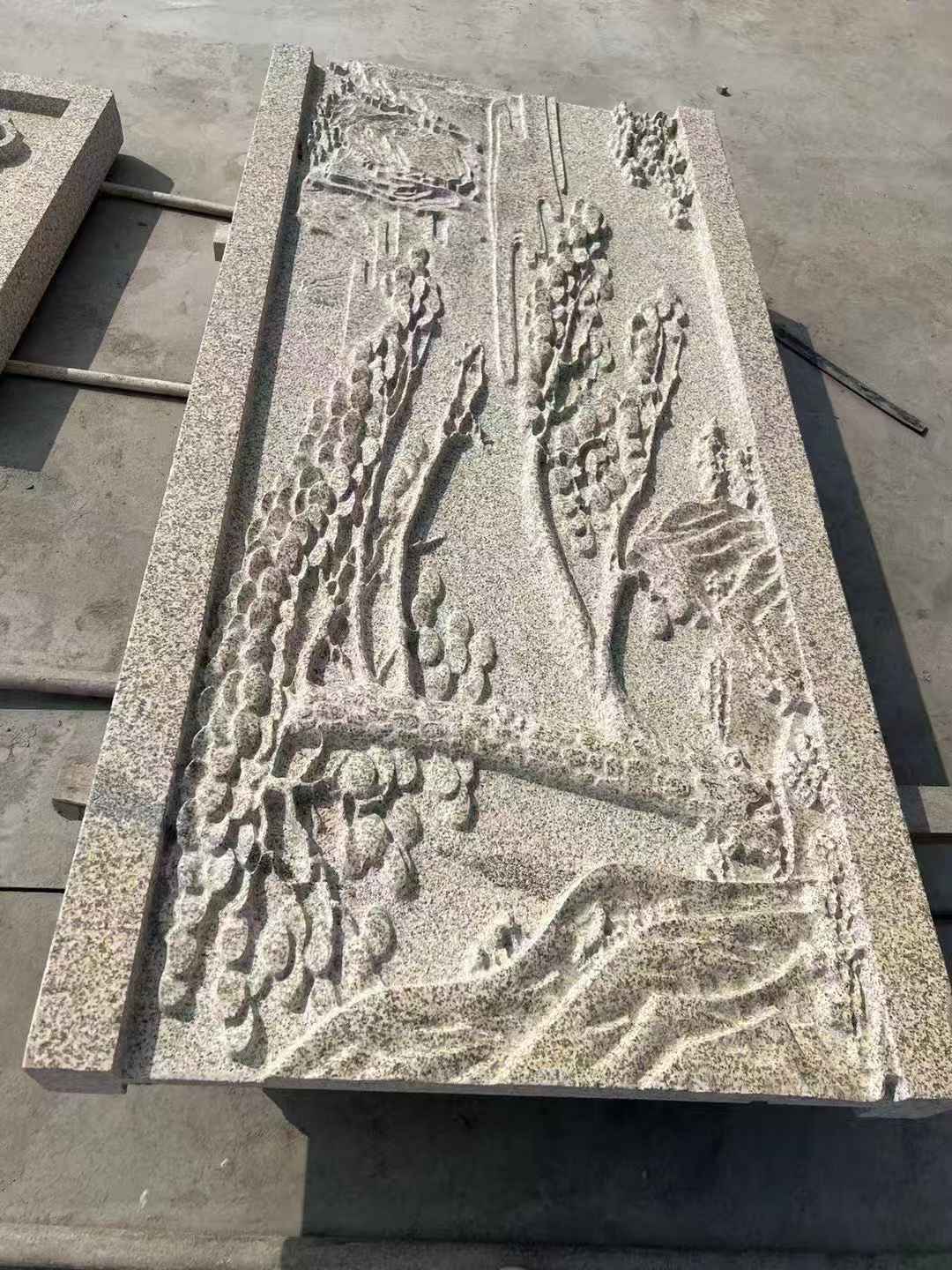 云南 黄金麻雕刻板浮雕迎客松