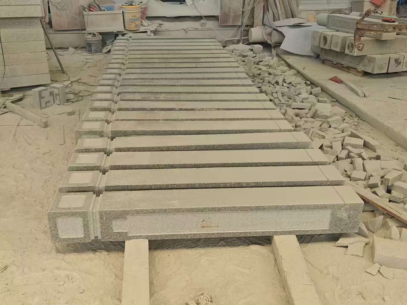 云南 芝麻白异形加工雕刻-栏杆大柱，方柱