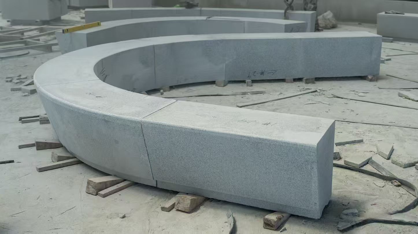 云南 芝麻白花岗岩光面弧形坐凳