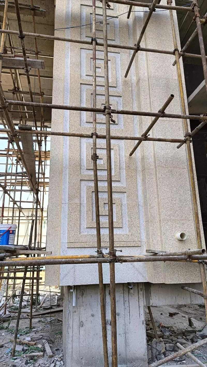 云南 黄金麻花岗岩别墅外墙干挂回纹造型效果