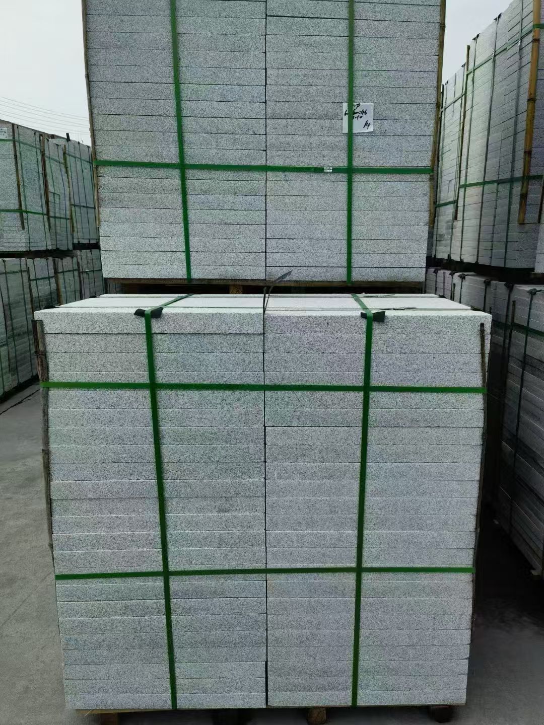 云南 芝麻白火烧，园林广场市政工程地铺石，1.8~5.0厚均有现货