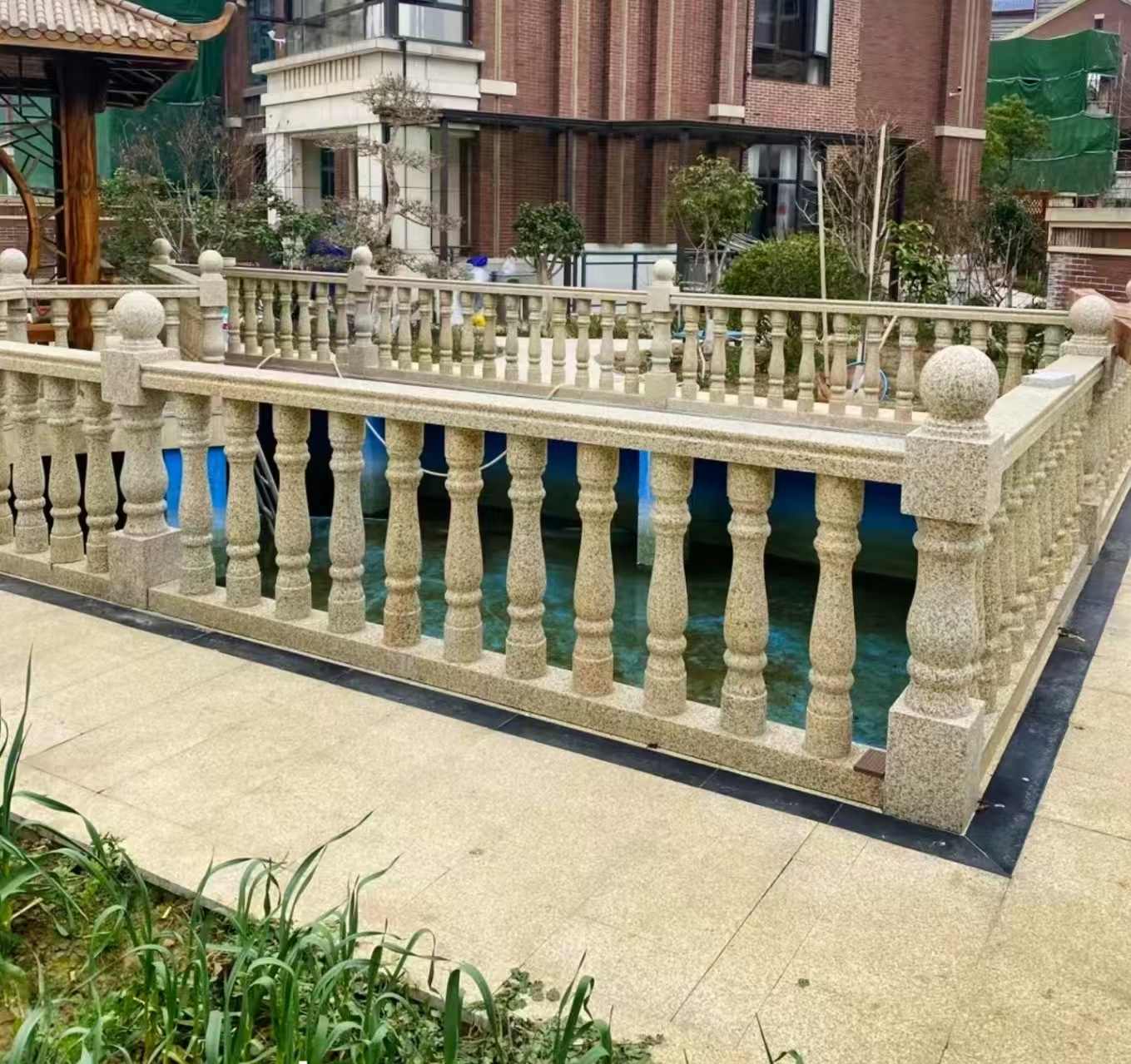 云南黄金麻花岗岩石材栏杆，扶手，将军柱，花瓶柱