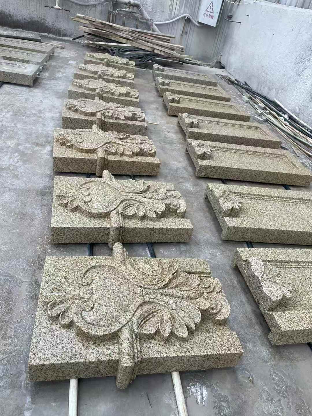 云南 黄金麻花岗岩别墅外墙雕刻板