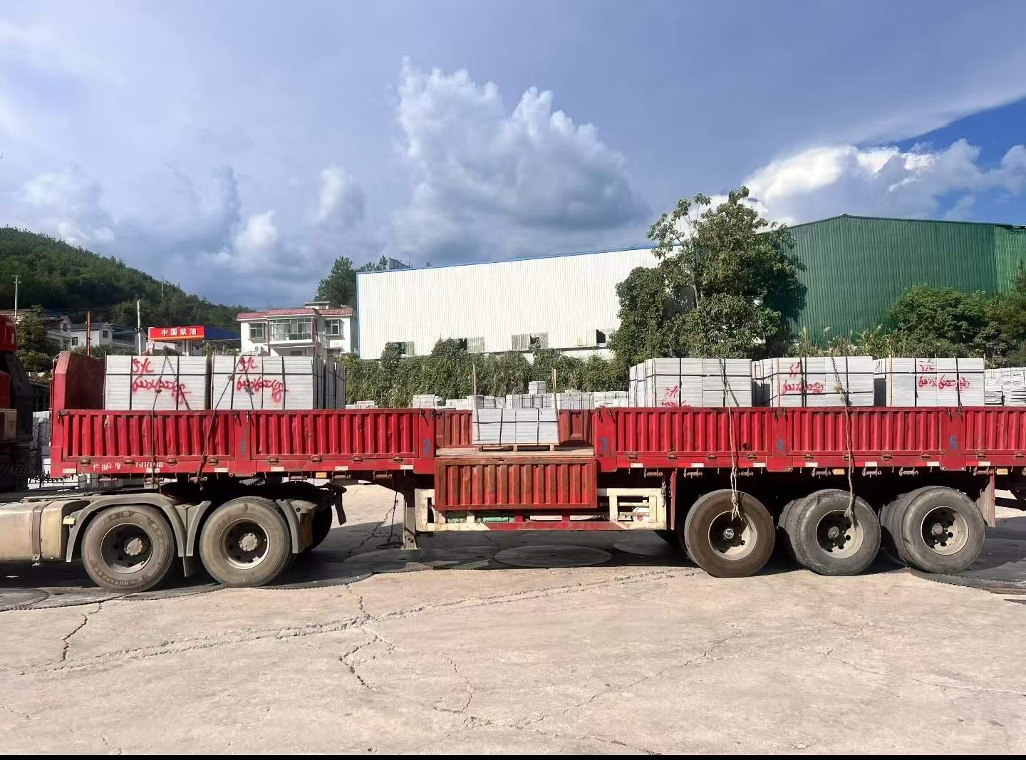 云南 芝麻灰花岗岩地铺石出货日常