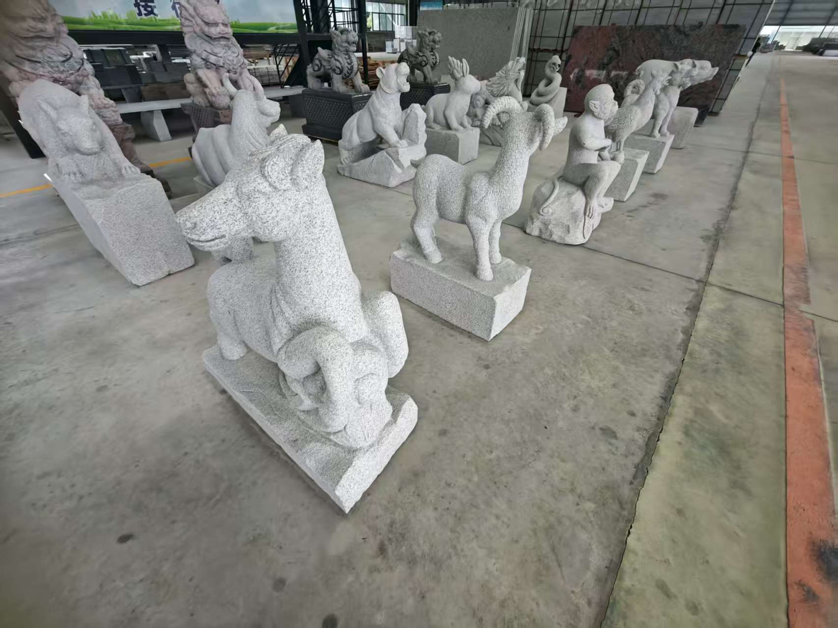 云南 芝麻白花岗岩造型立体雕刻——十二生肖